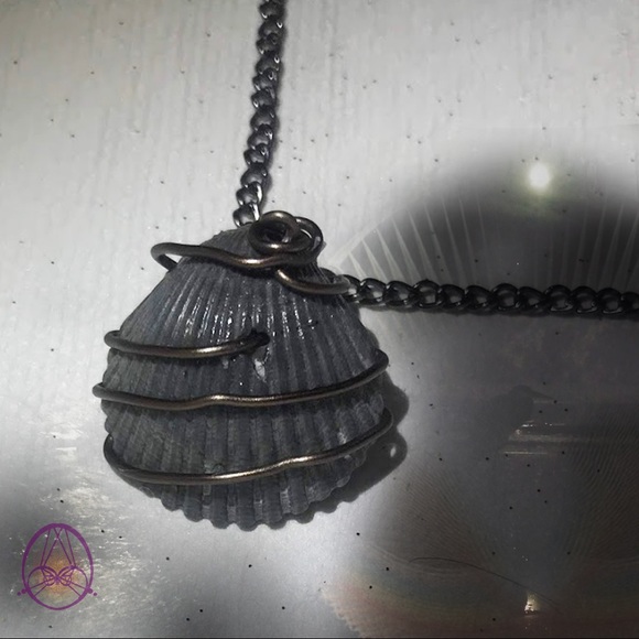 Jewelry - Black Scallop Shell Necklace